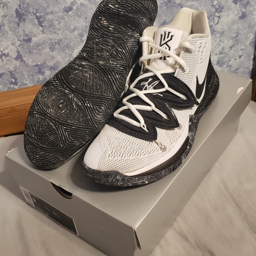 Nike kyrie 5 oreo